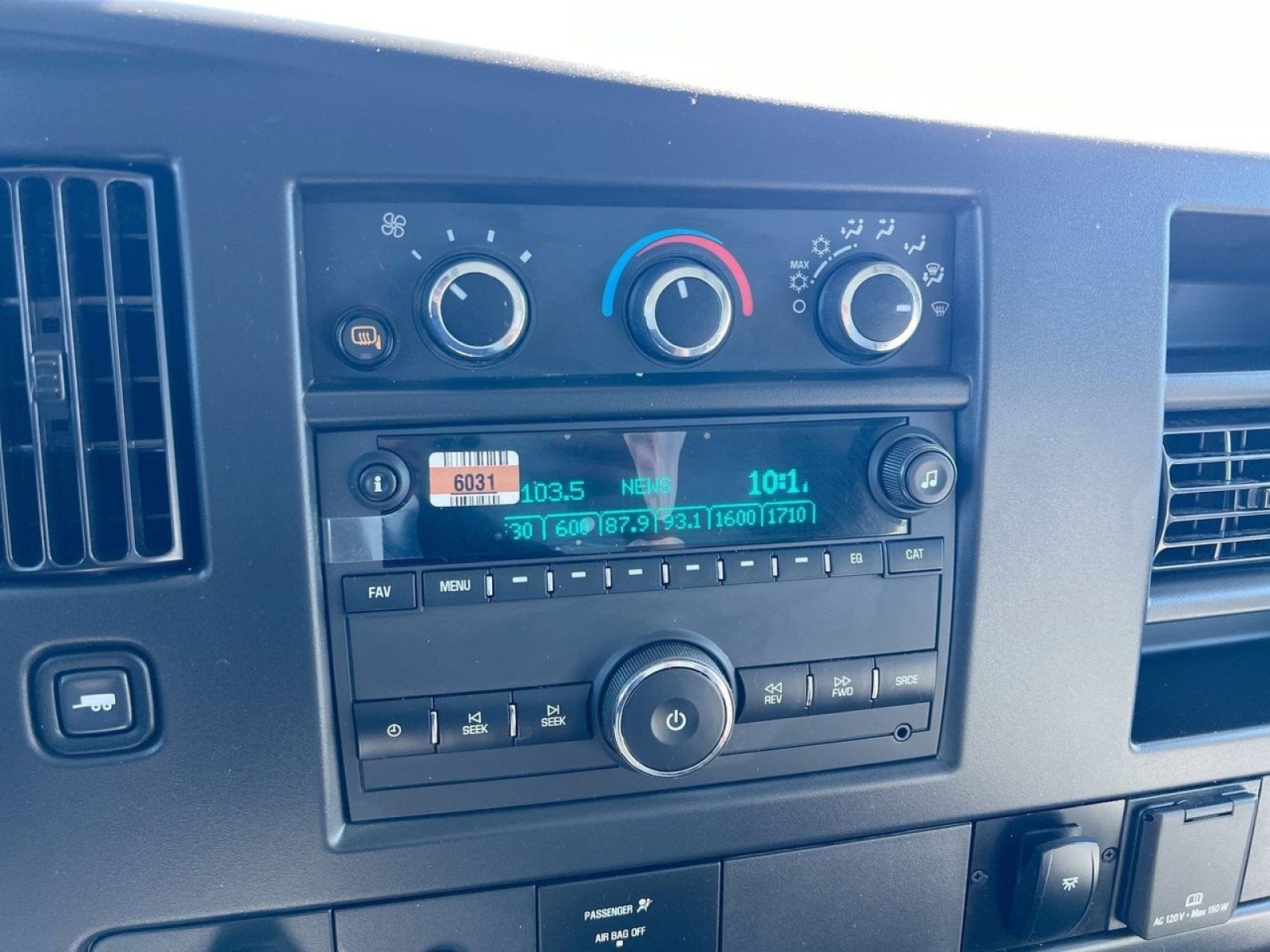 2025 Chevrolet Express Cutaway 3500 1WT