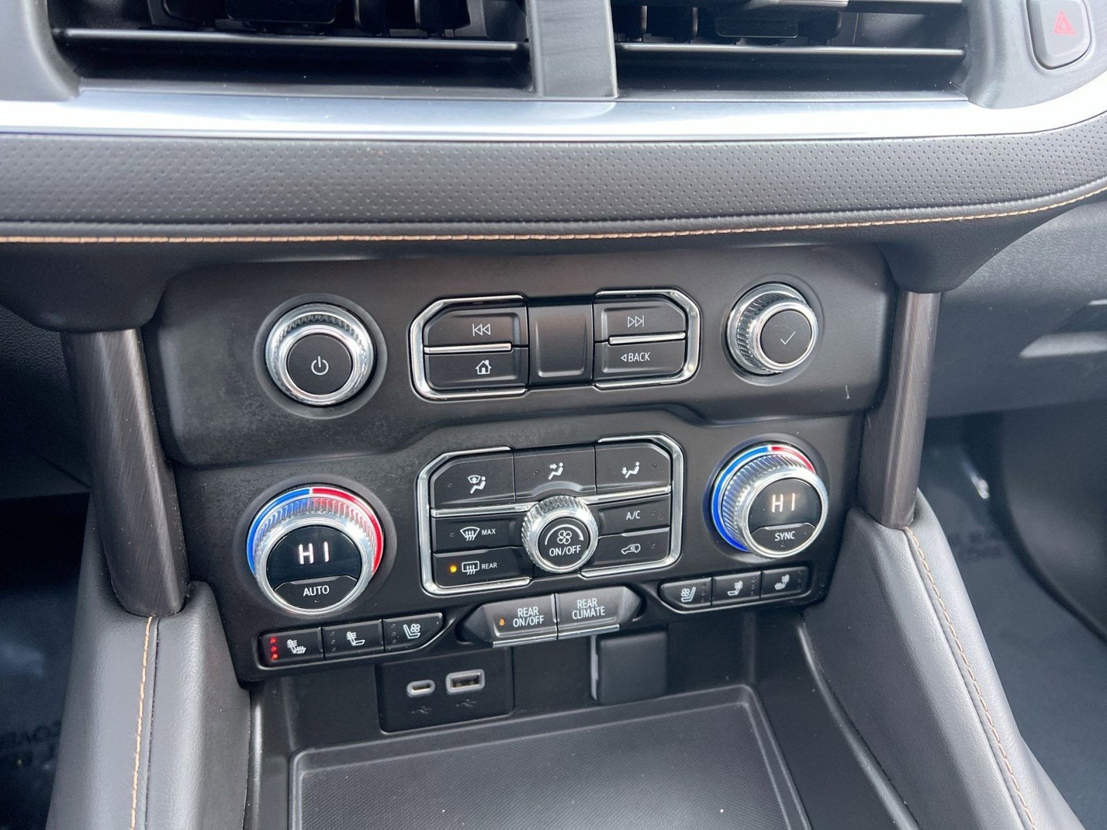 2023 GMC Yukon XL AT4