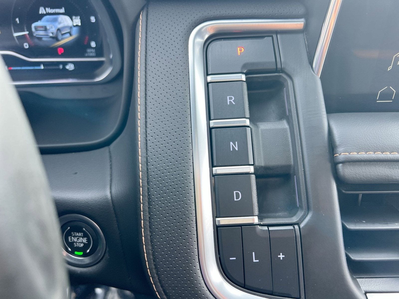 2023 GMC Yukon XL AT4