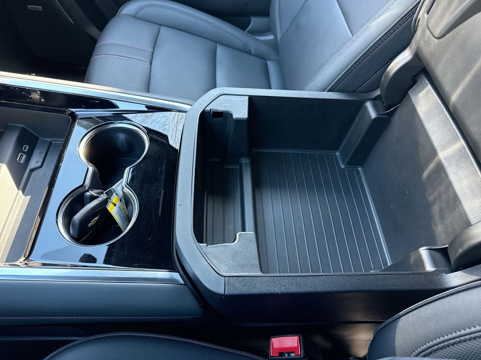 2025 Chevrolet Suburban RST