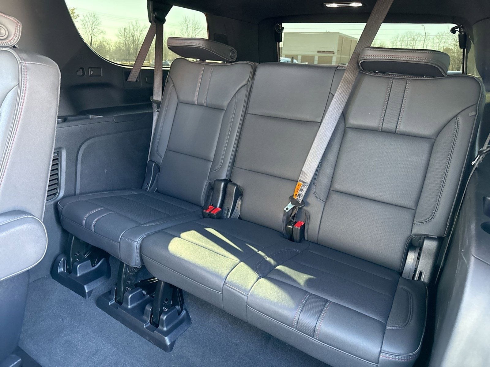 2025 Chevrolet Suburban RST