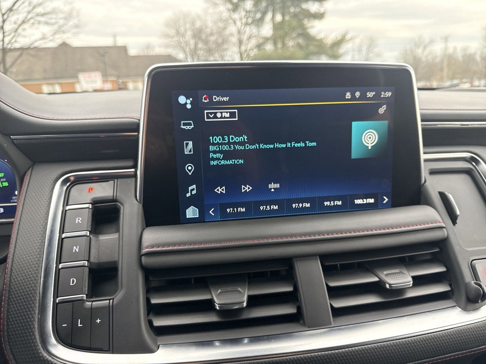 2023 Chevrolet Suburban RST