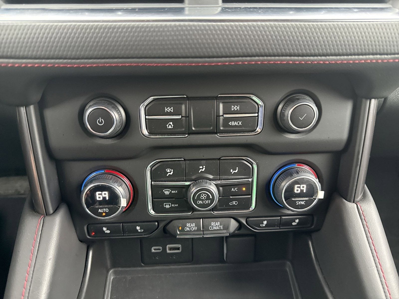 2023 Chevrolet Suburban RST