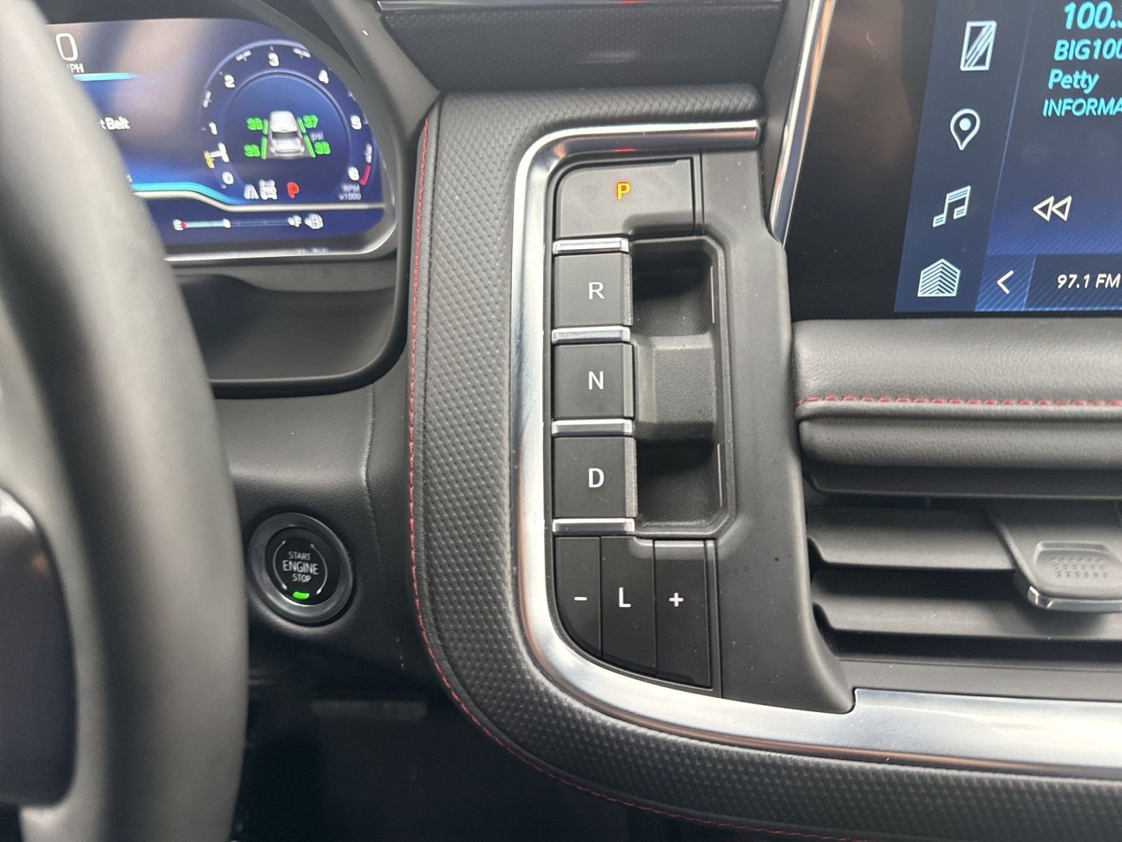 2023 Chevrolet Suburban RST