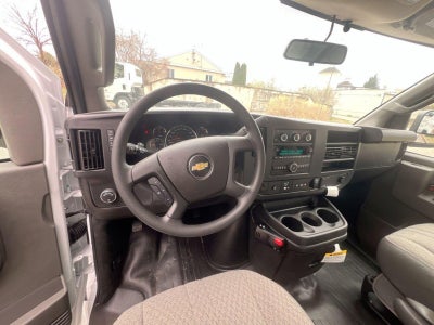 2025 Chevrolet Express Cutaway 3500 1WT