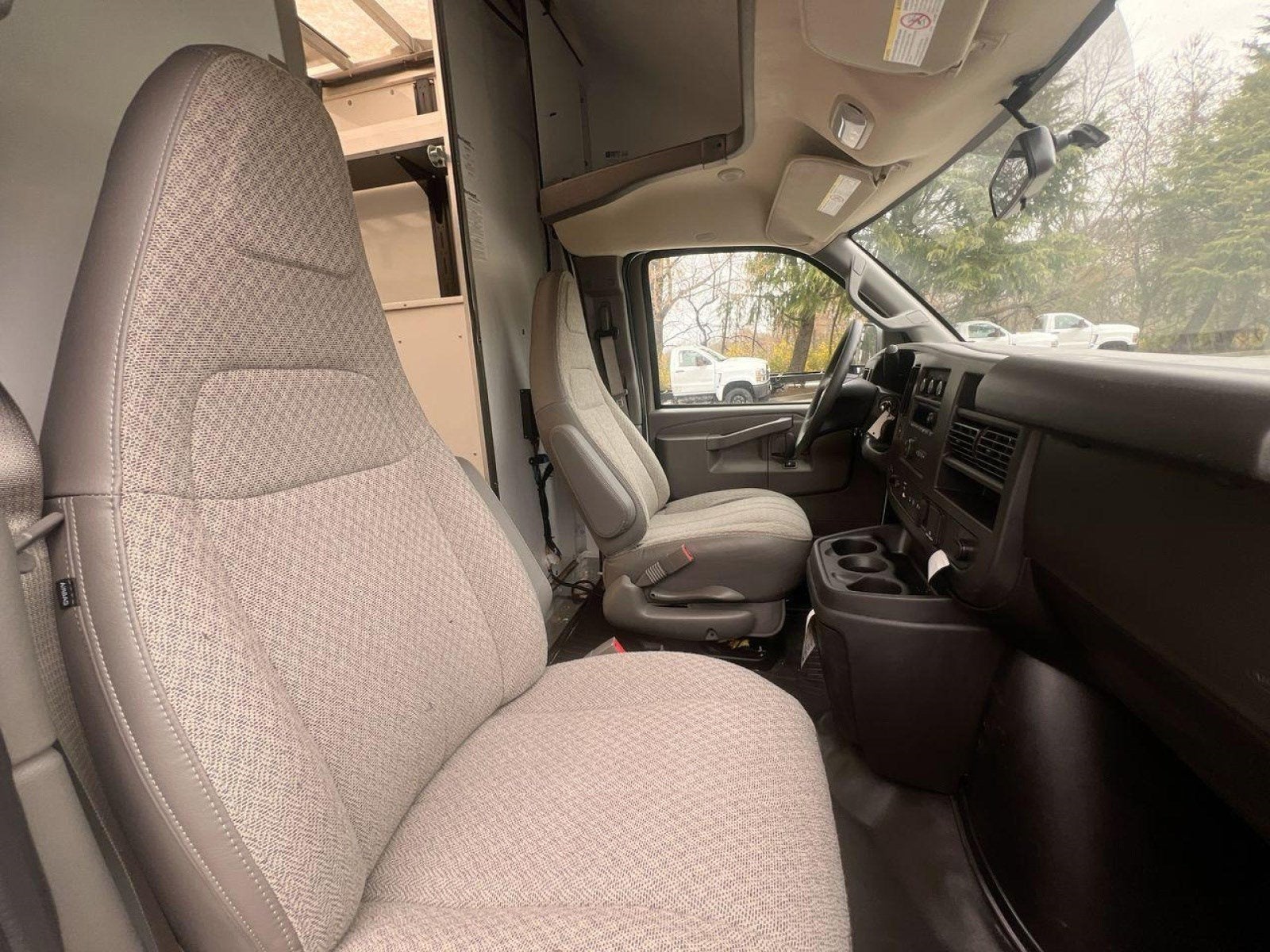 2025 Chevrolet Express Cutaway 3500 1WT