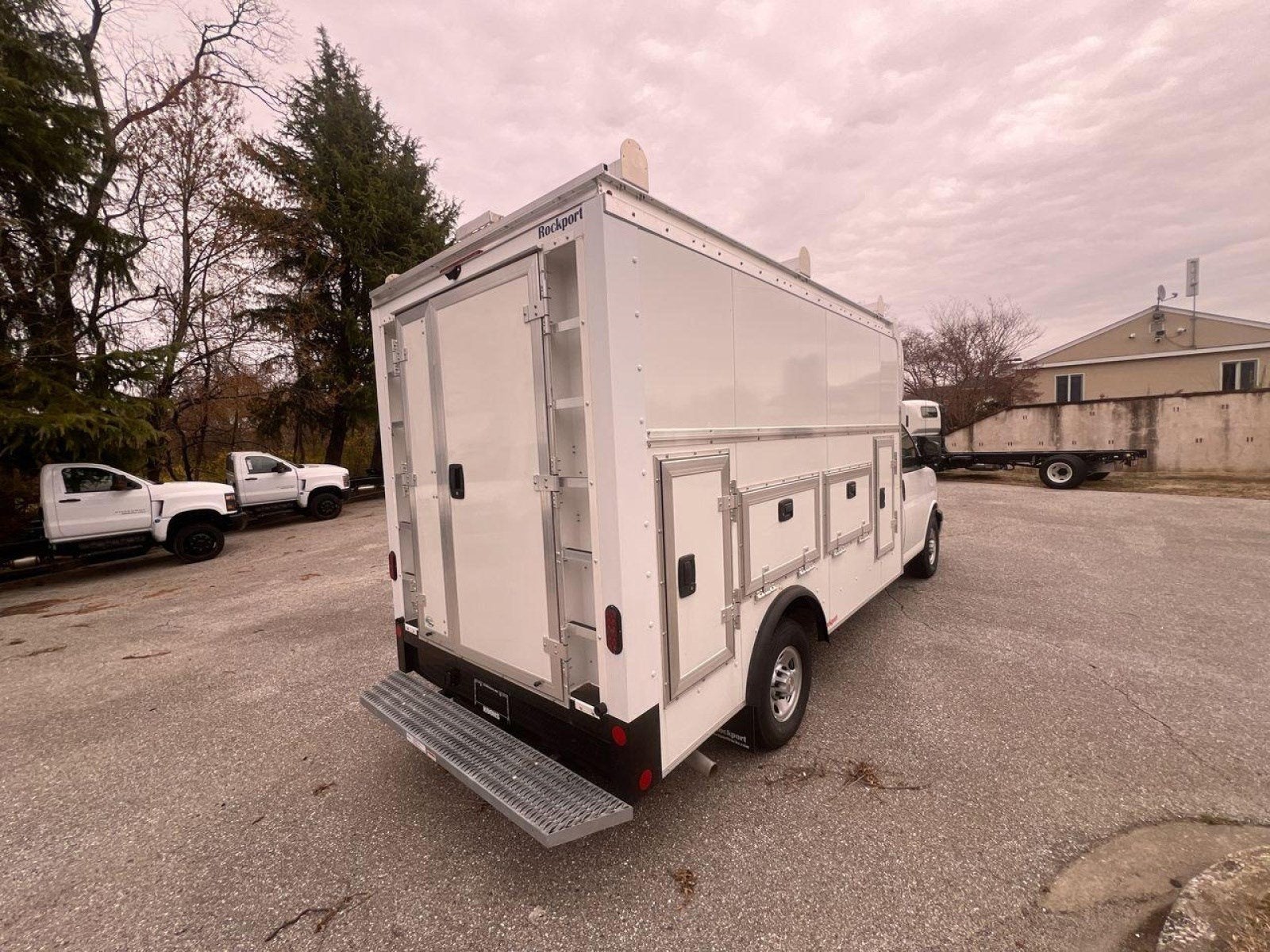 2025 Chevrolet Express Cutaway 3500 1WT