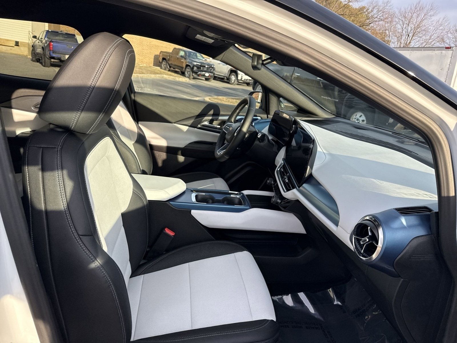 2025 Chevrolet Equinox EV LT