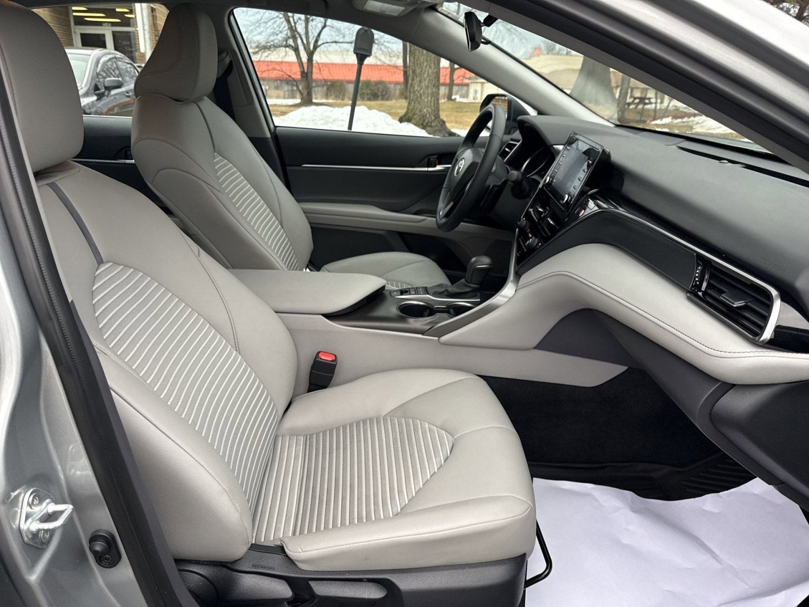 2024 Toyota Camry Hybrid SE