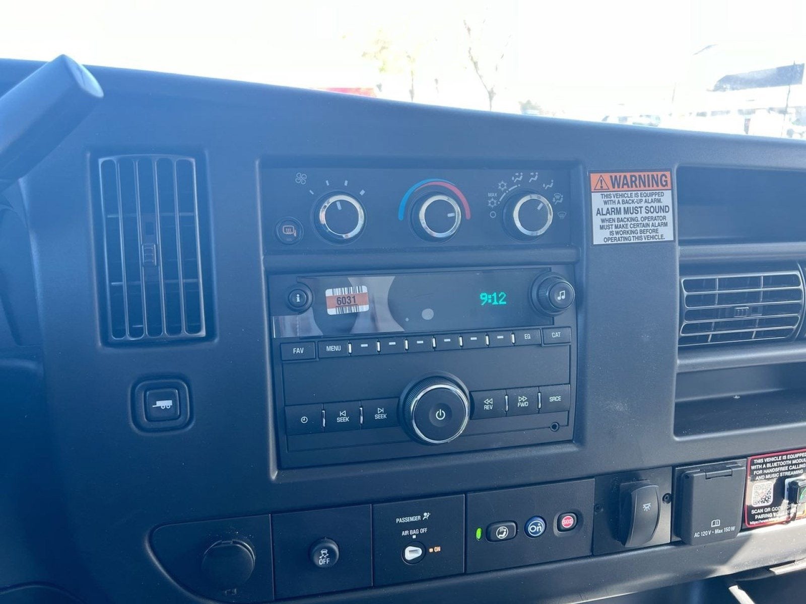 2025 GMC Savana Cutaway 3500 1WT