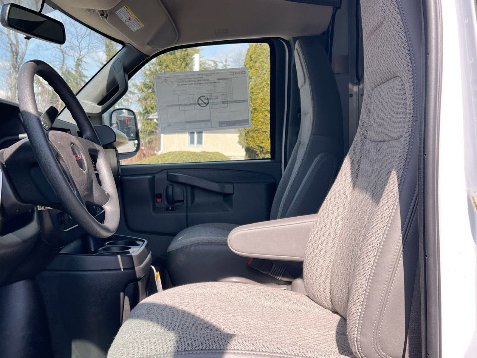 2025 GMC Savana Cutaway 3500 1WT