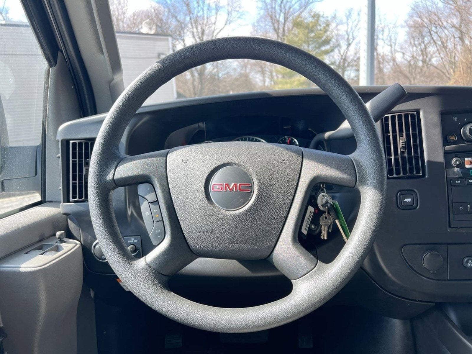 2025 GMC Savana Cutaway 3500 1WT