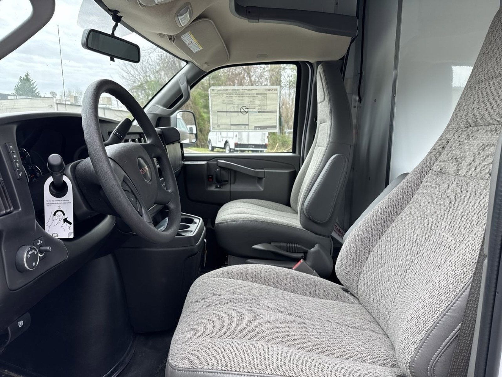 2025 GMC Savana Cutaway 3500 1WT