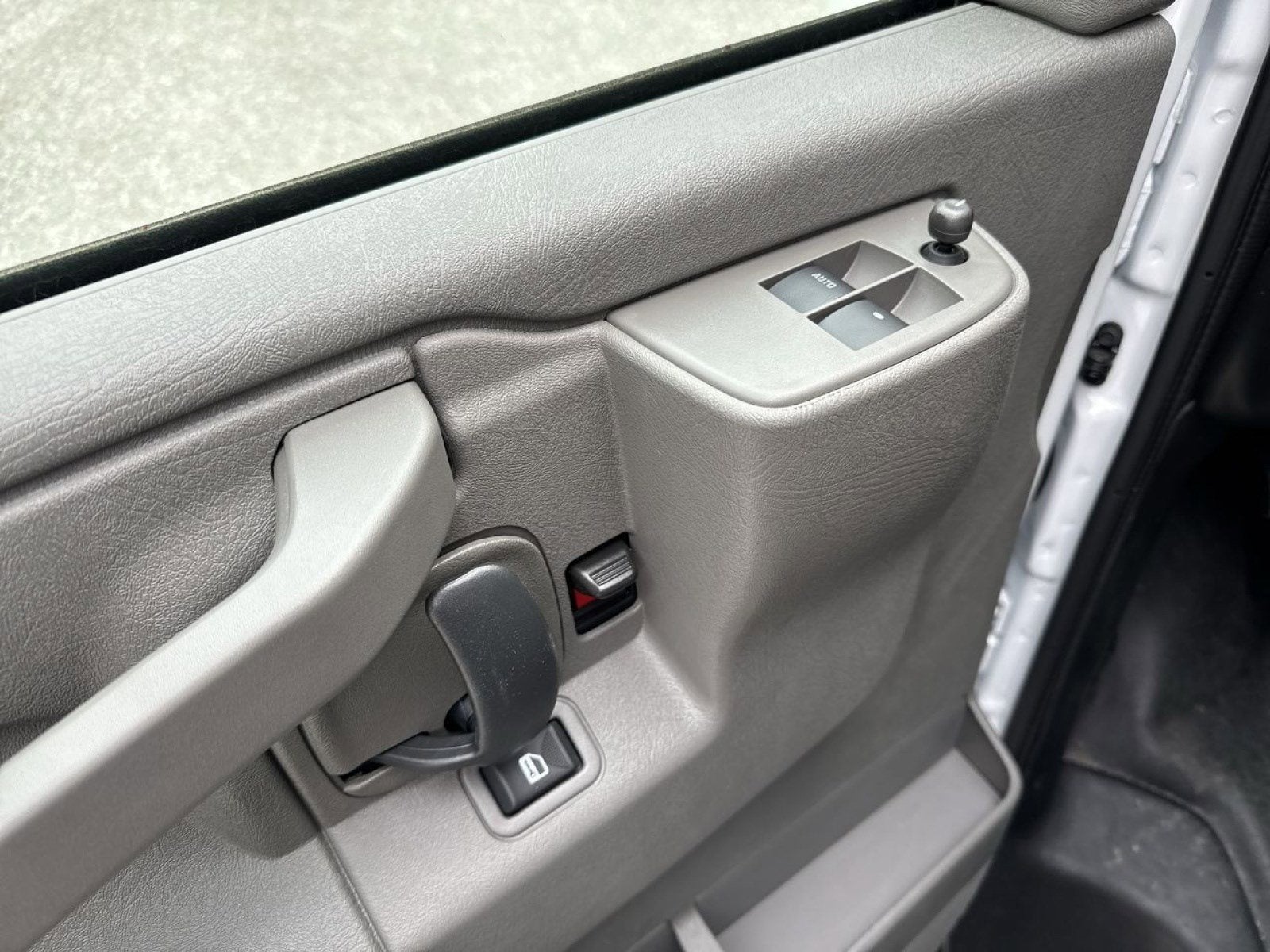 2025 GMC Savana Cutaway 3500 1WT