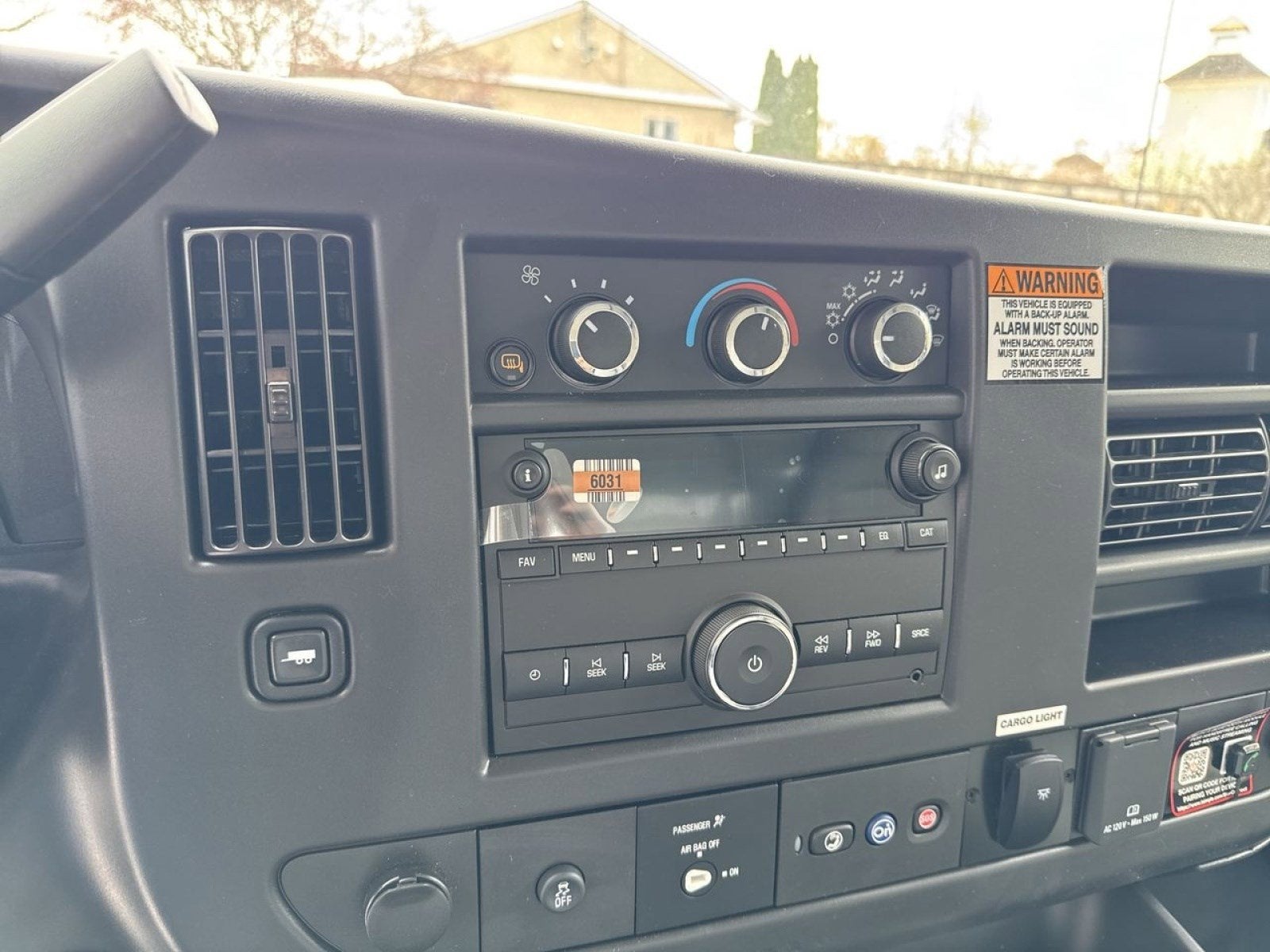 2025 GMC Savana Cutaway 3500 1WT