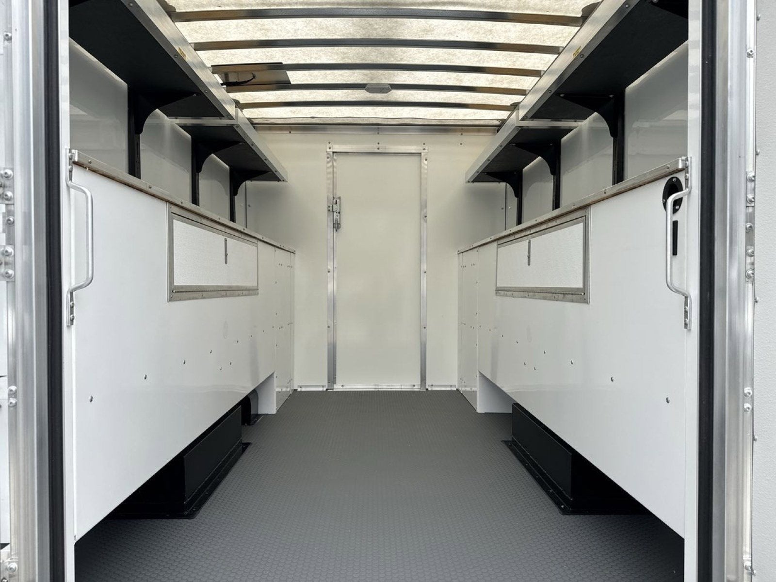 2025 GMC Savana Cutaway 3500 1WT