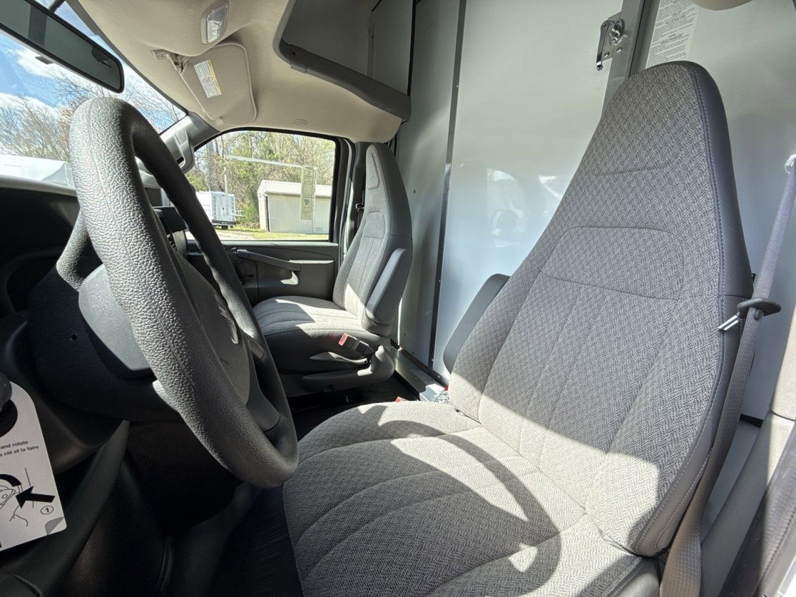 2025 GMC Savana Cutaway 3500 1WT