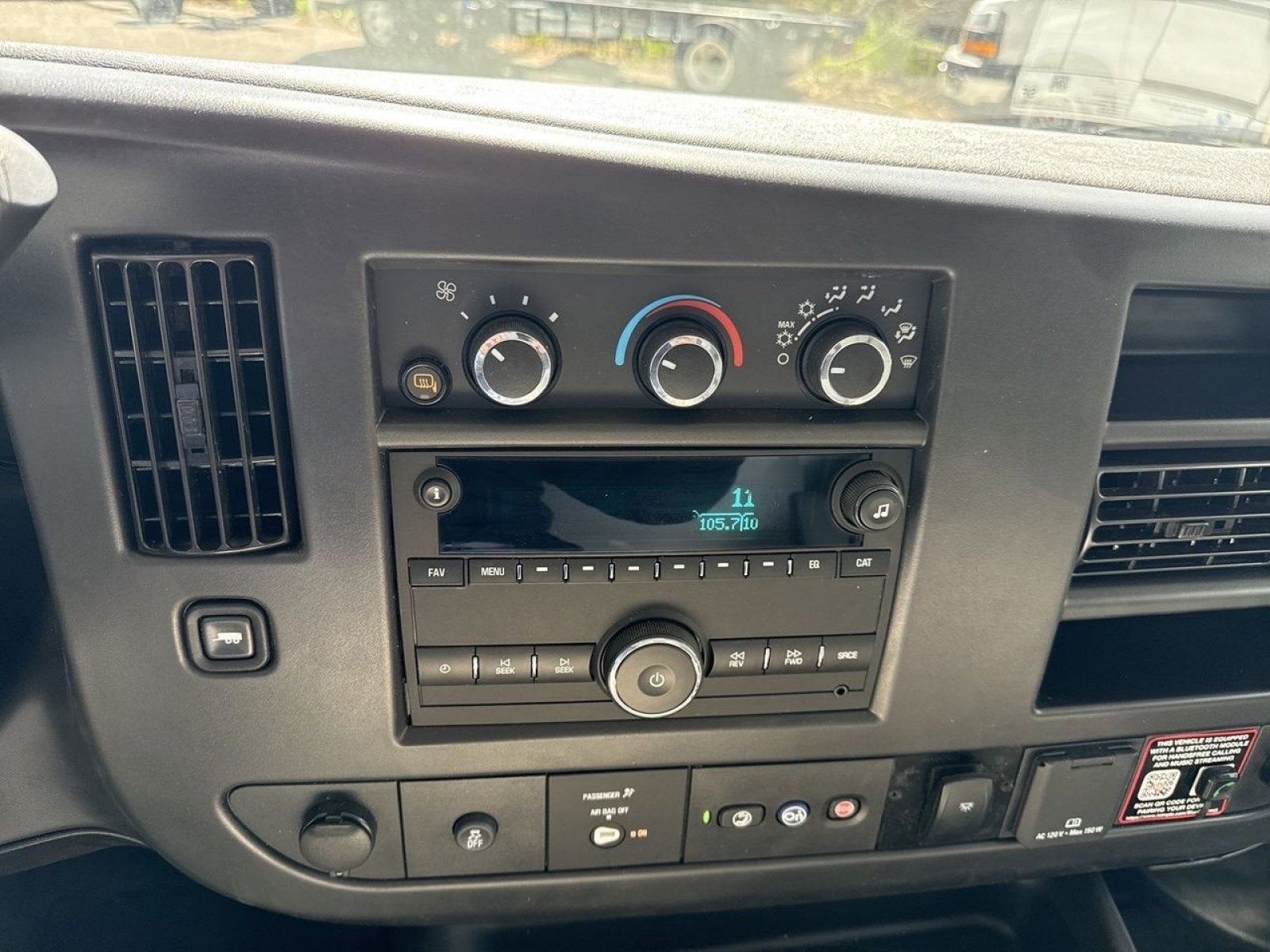 2025 GMC Savana Cutaway 3500 1WT