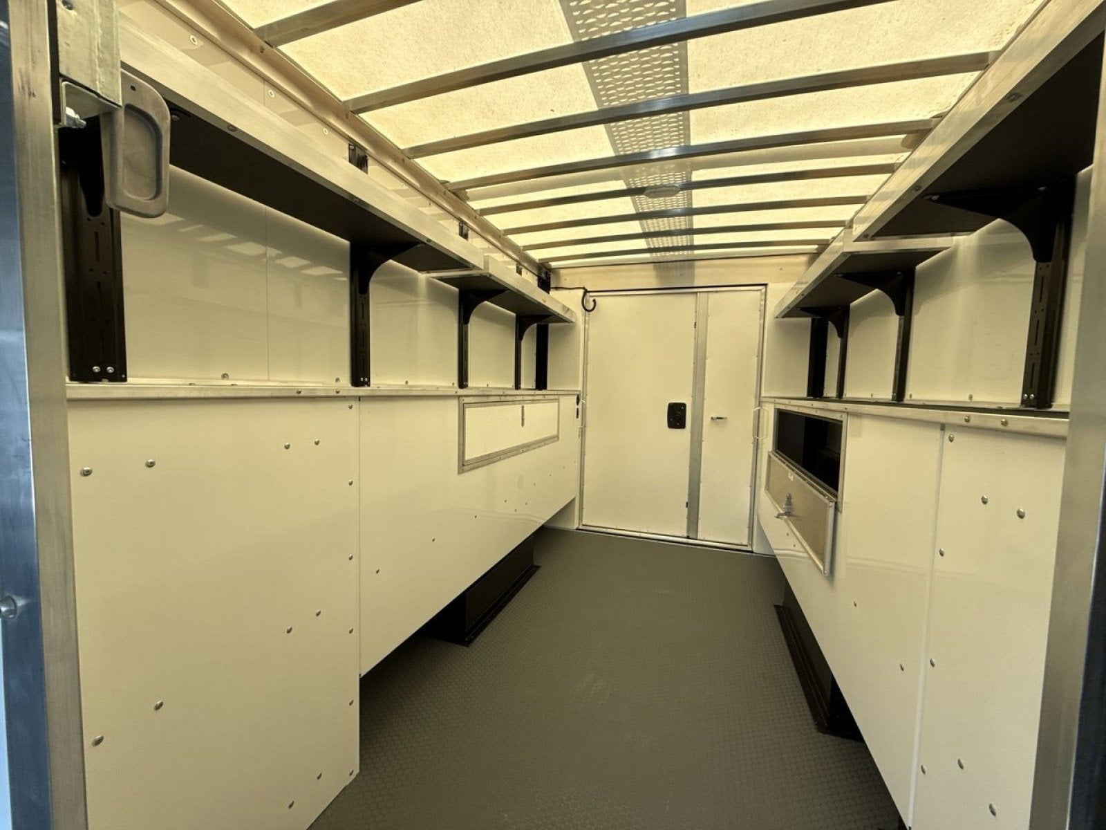 2025 GMC Savana Cutaway 3500 1WT