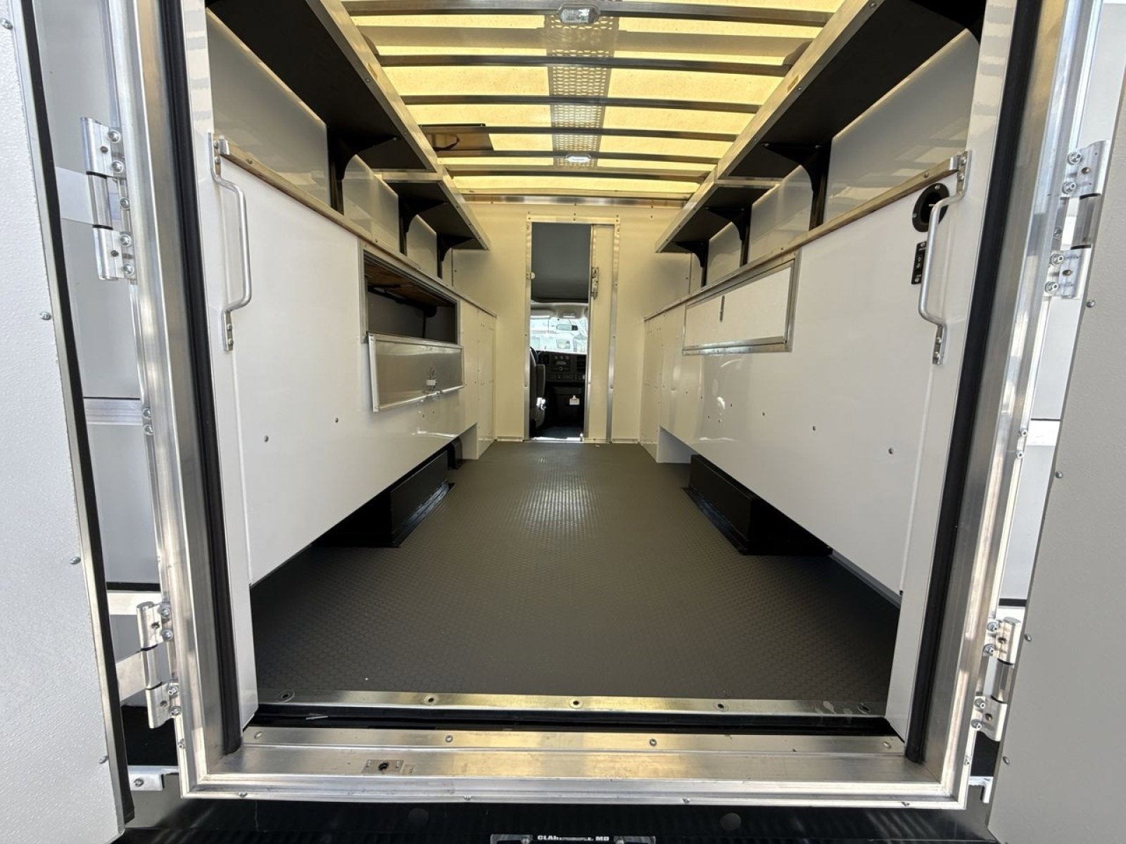 2025 GMC Savana Cutaway 3500 1WT