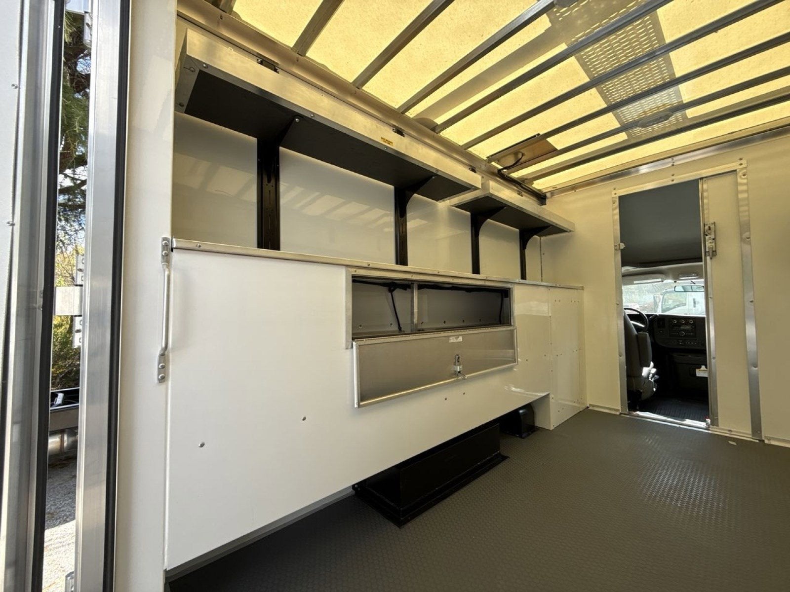 2025 GMC Savana Cutaway 3500 1WT