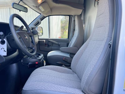 2025 GMC Savana Cutaway 3500 1WT