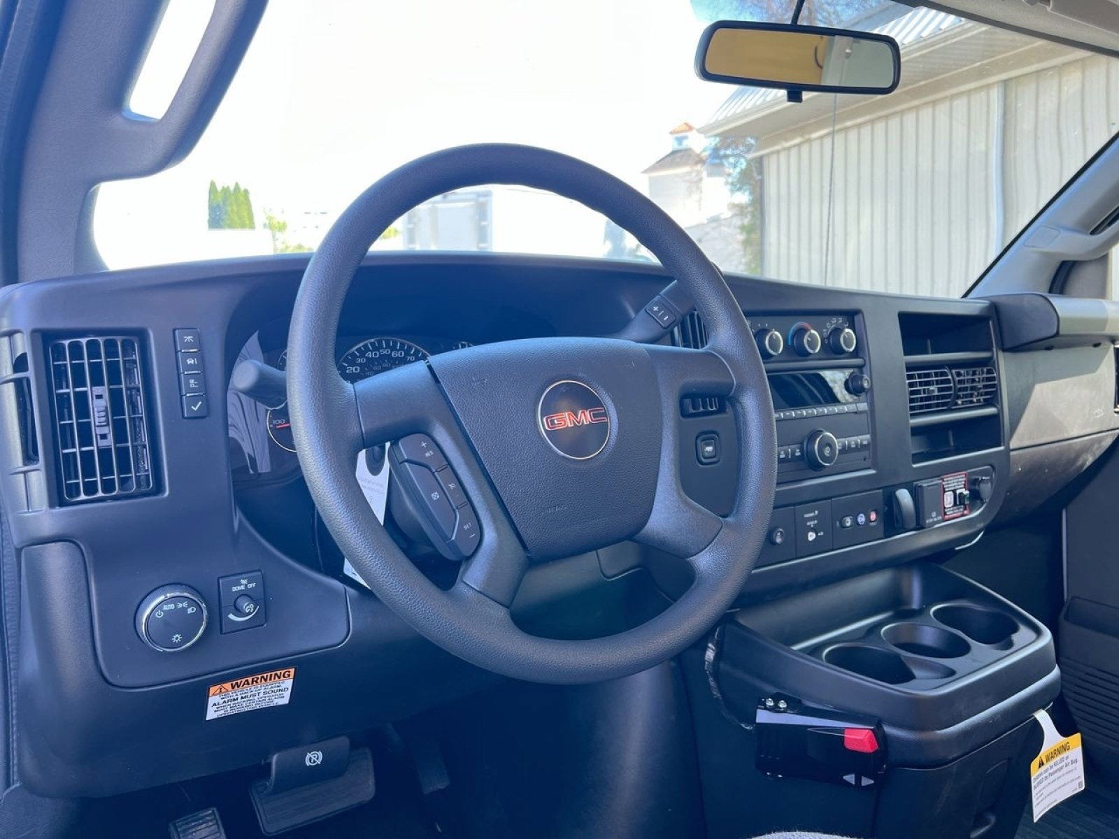 2025 GMC Savana Cutaway 3500 1WT