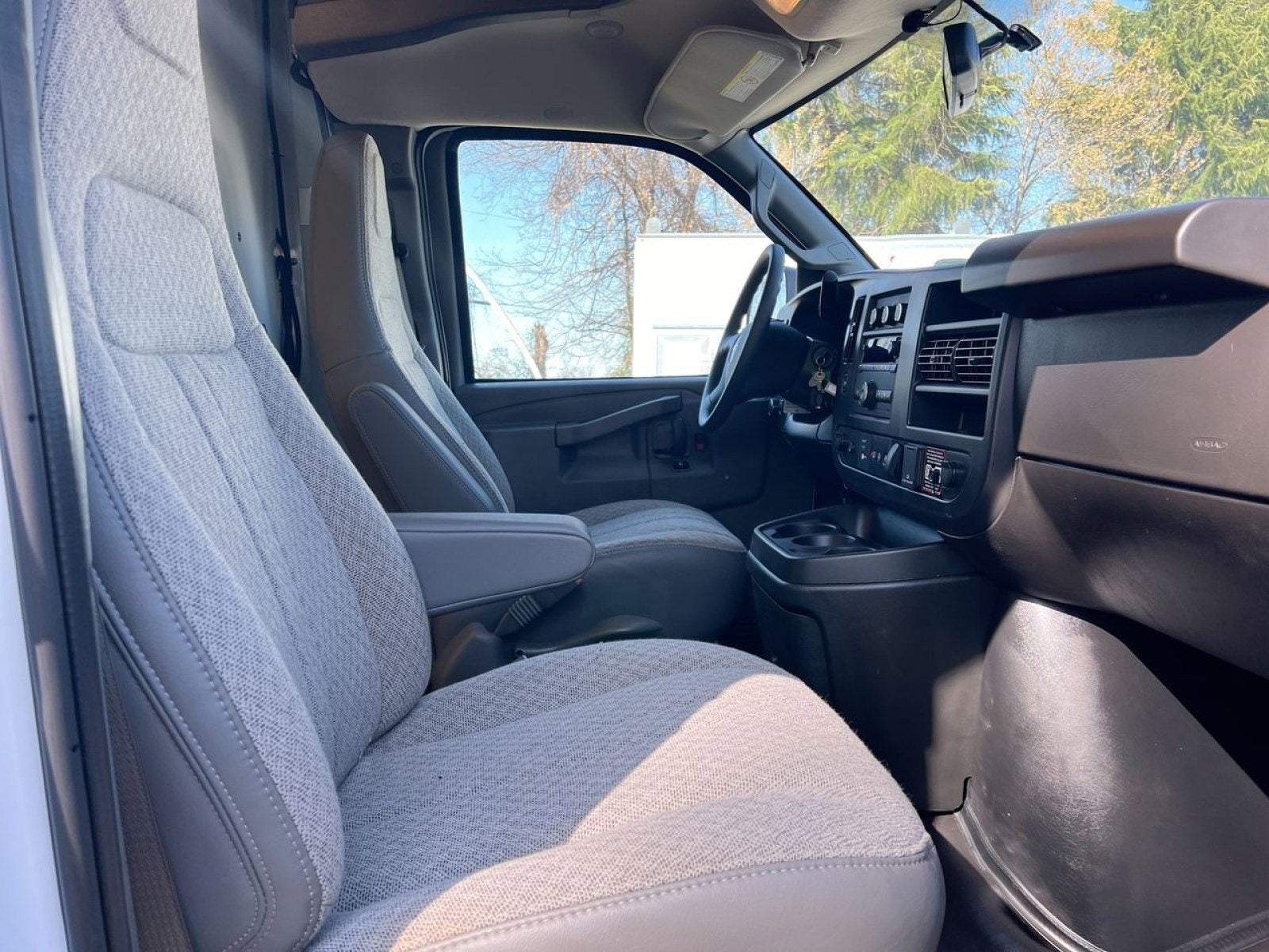 2025 GMC Savana Cutaway 3500 1WT