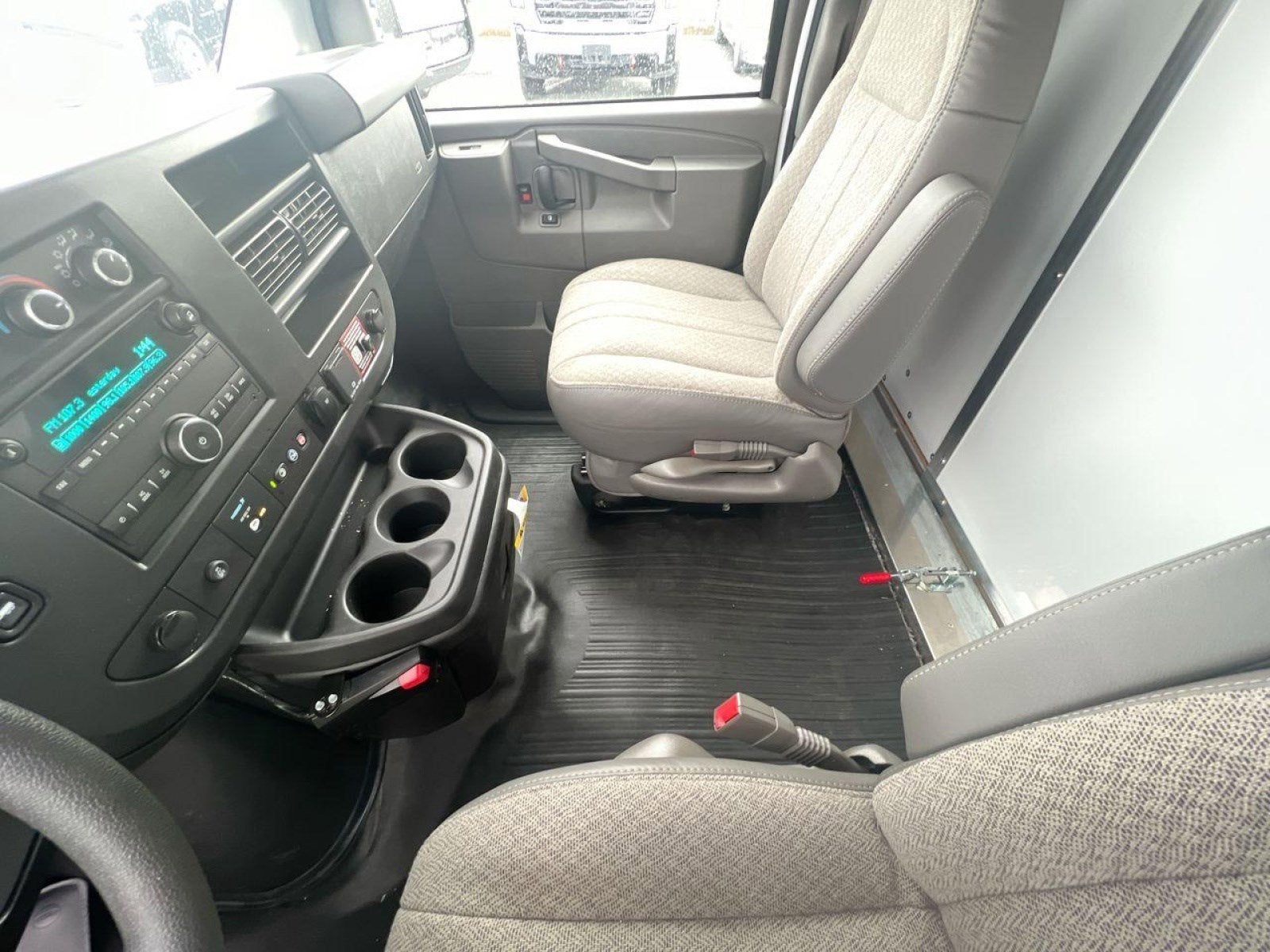 2025 GMC Savana Cutaway 3500 1WT