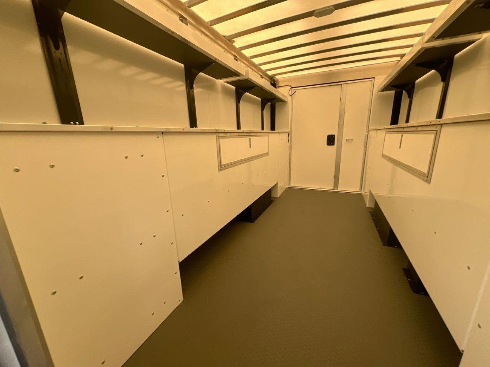 2025 GMC Savana Cutaway 3500 1WT