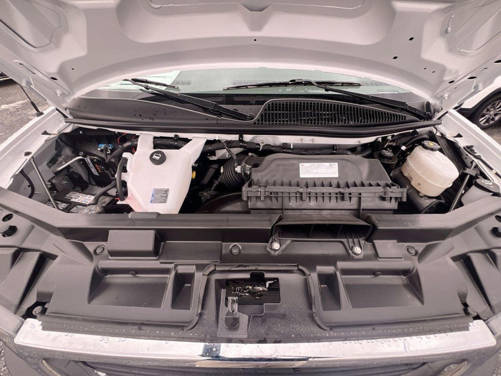 2025 GMC Savana Cutaway 3500 1WT