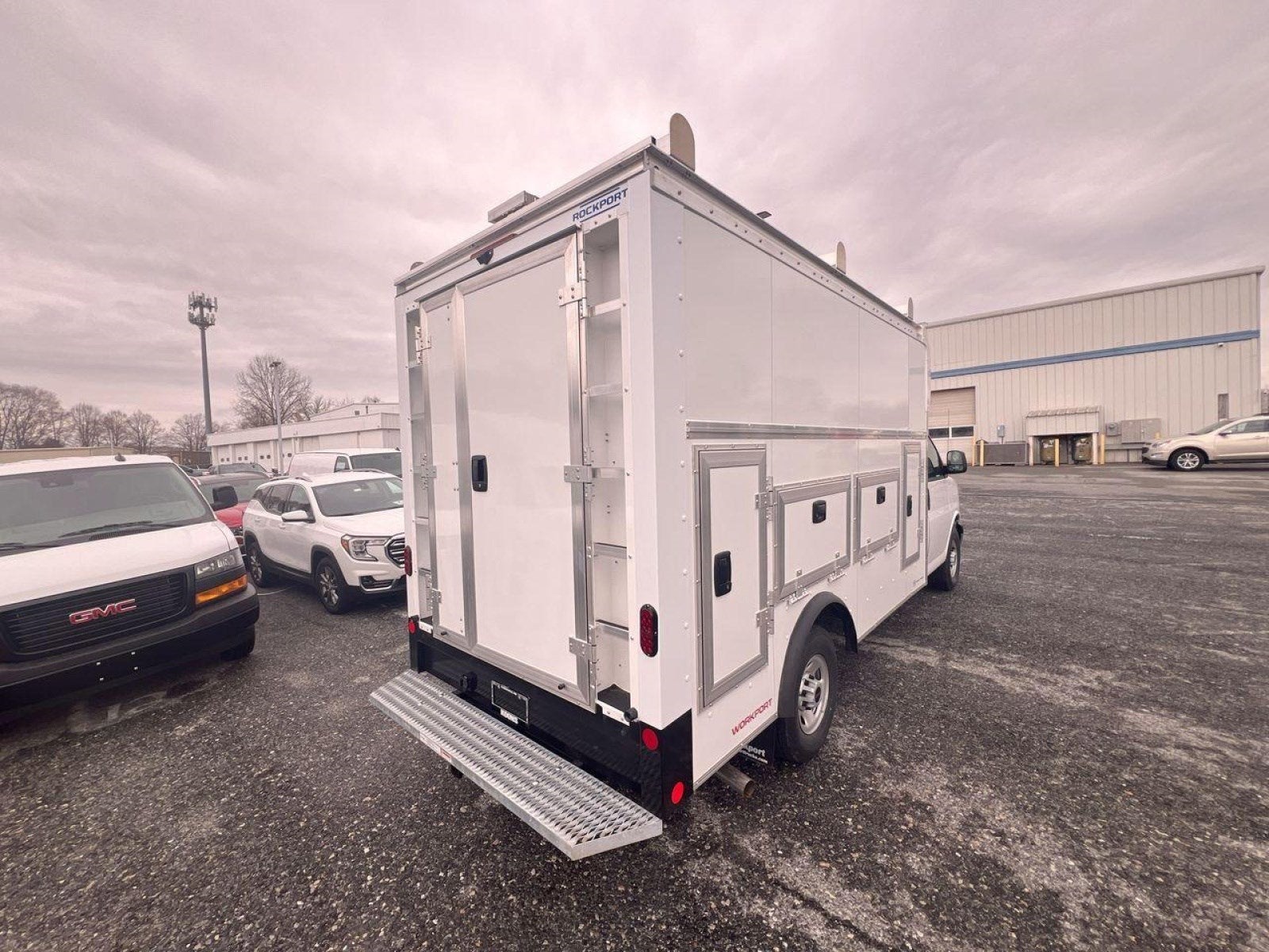 2025 GMC Savana Cutaway 3500 1WT