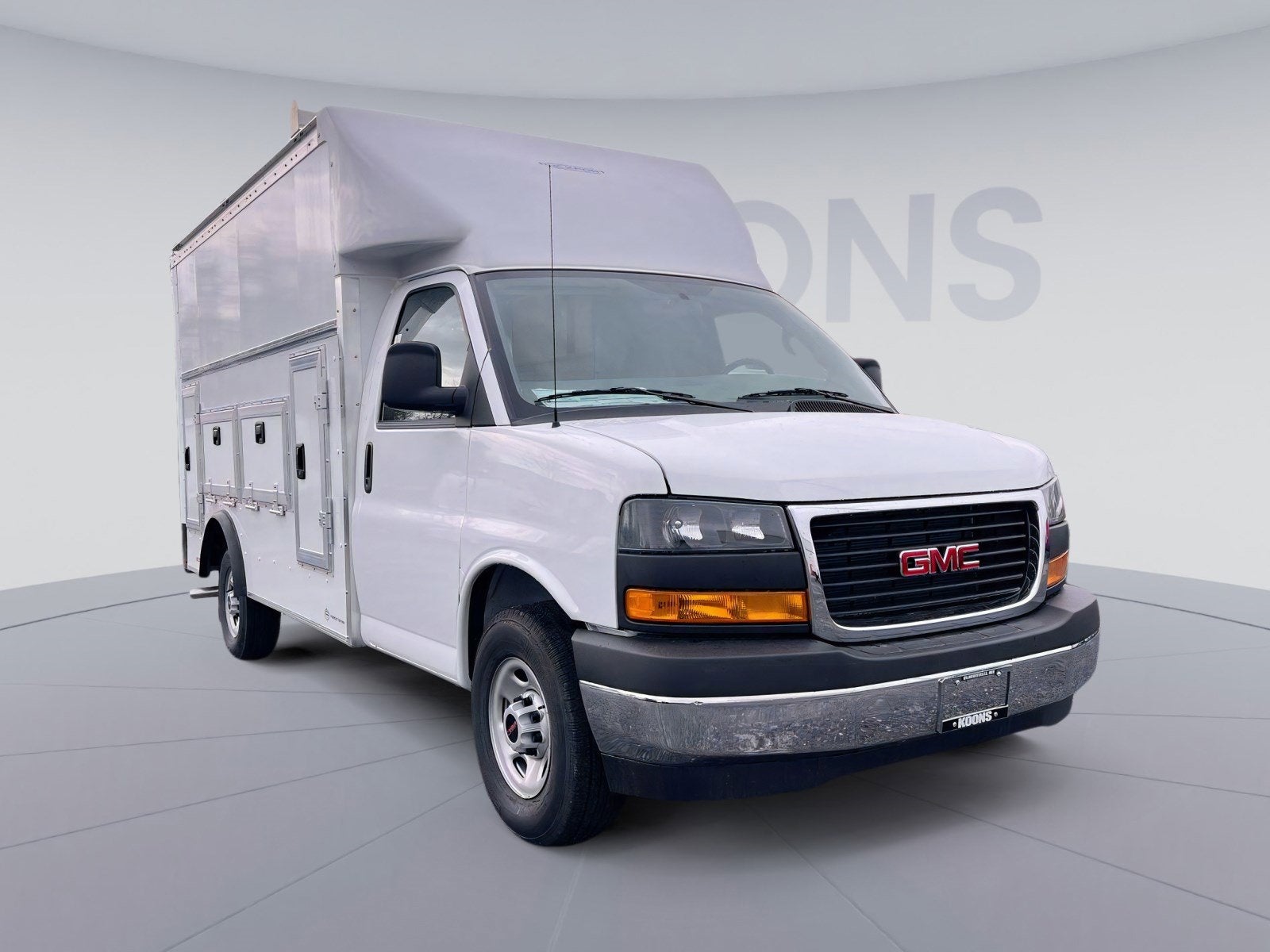 2025 GMC Savana Cutaway 3500 1WT