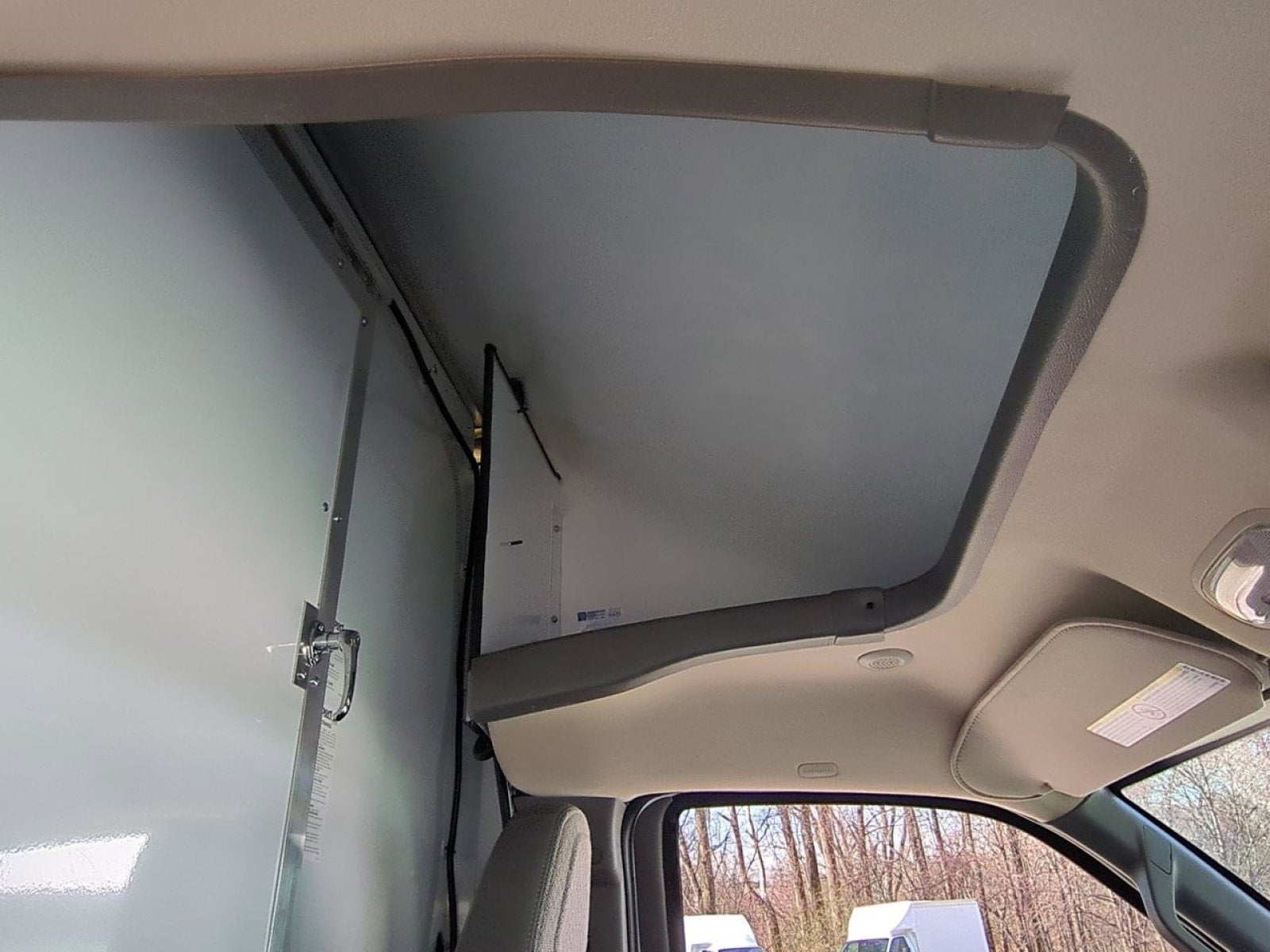 2025 GMC Savana Cutaway 3500 1WT