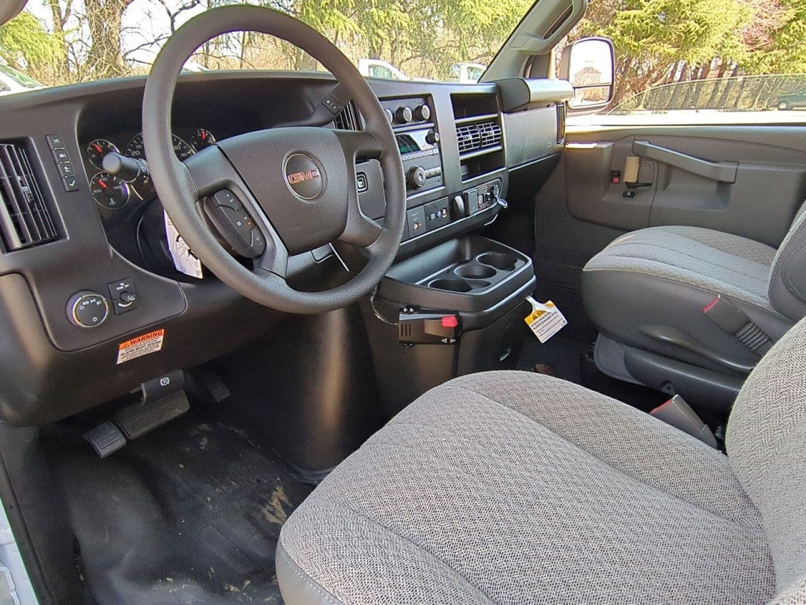 2025 GMC Savana Cutaway 3500 1WT