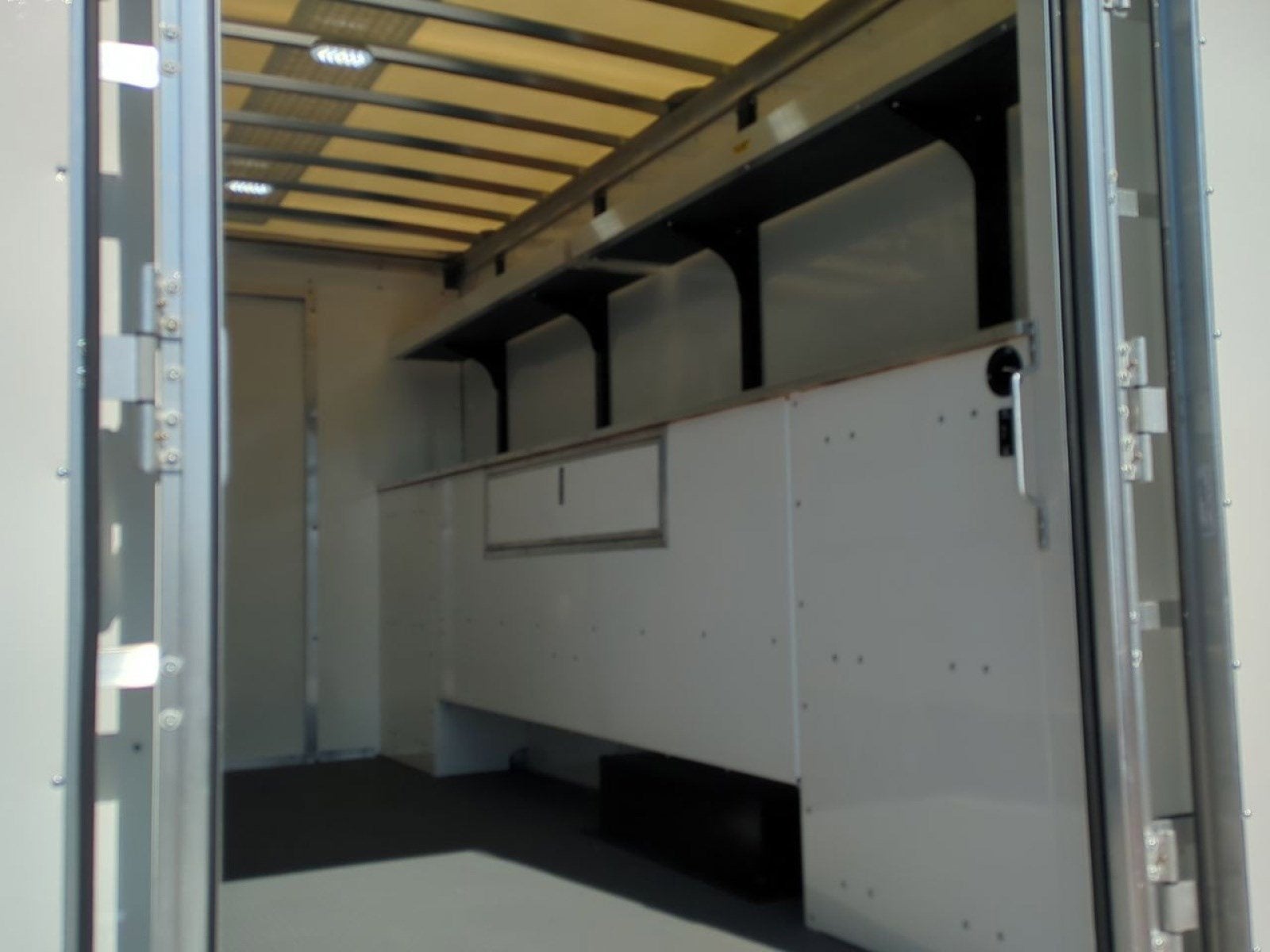 2025 GMC Savana Cutaway 3500 1WT