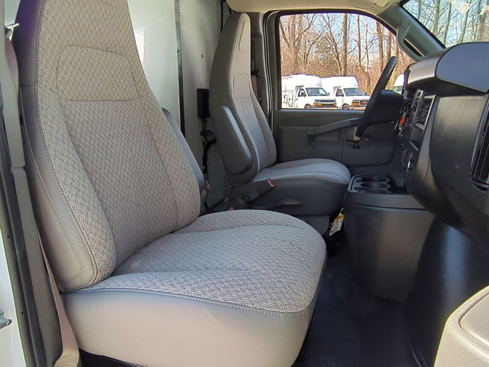 2025 GMC Savana Cutaway 3500 1WT